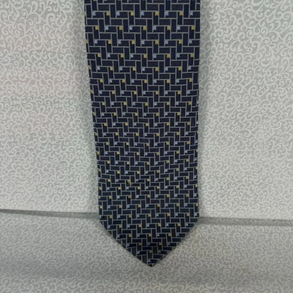 Geoffrey Beene 100% Silk Blue Geometric Boxed Dotted‎ 3 3/4 inch Neck Tie